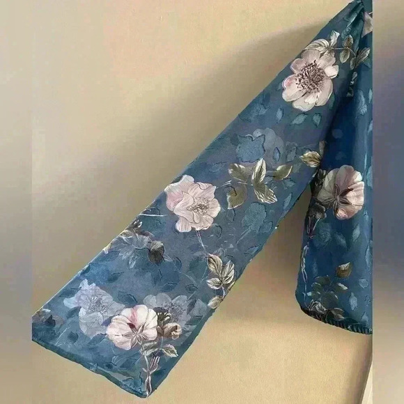 ASTR the label surplice teal floral burnout blouse crossover Medium - Picture 4 of 10